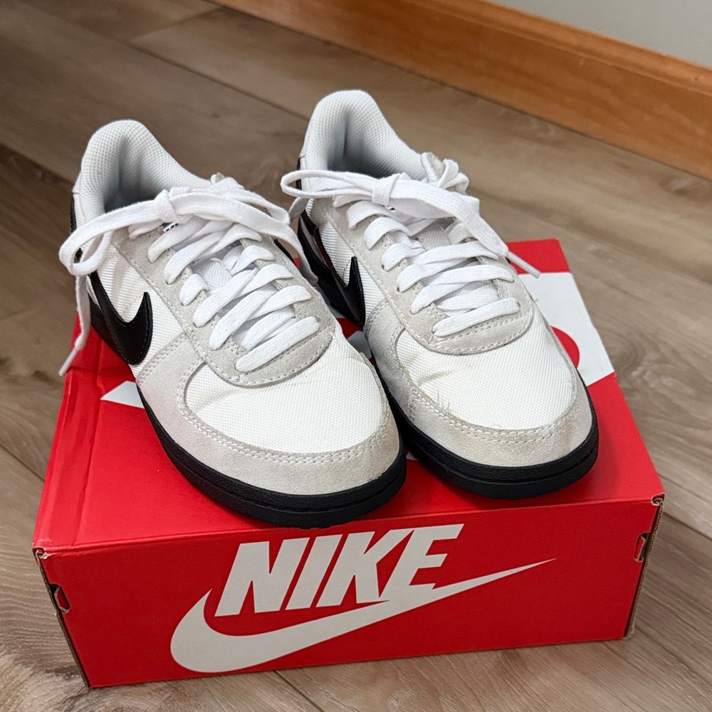 Nike Dunks Boys White and Tan perfect condition